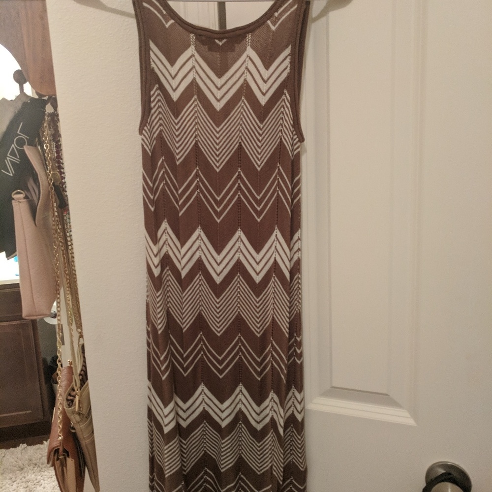 Dress - Picture 2 of 3